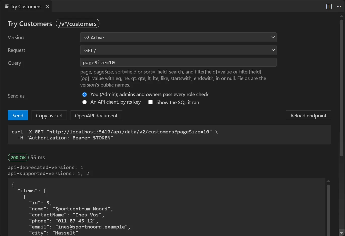 Try Customers: version 2 and the request GET /, a query, sending as the signed-in user, the curl command, and the answer, 200 with the customers as JSON.